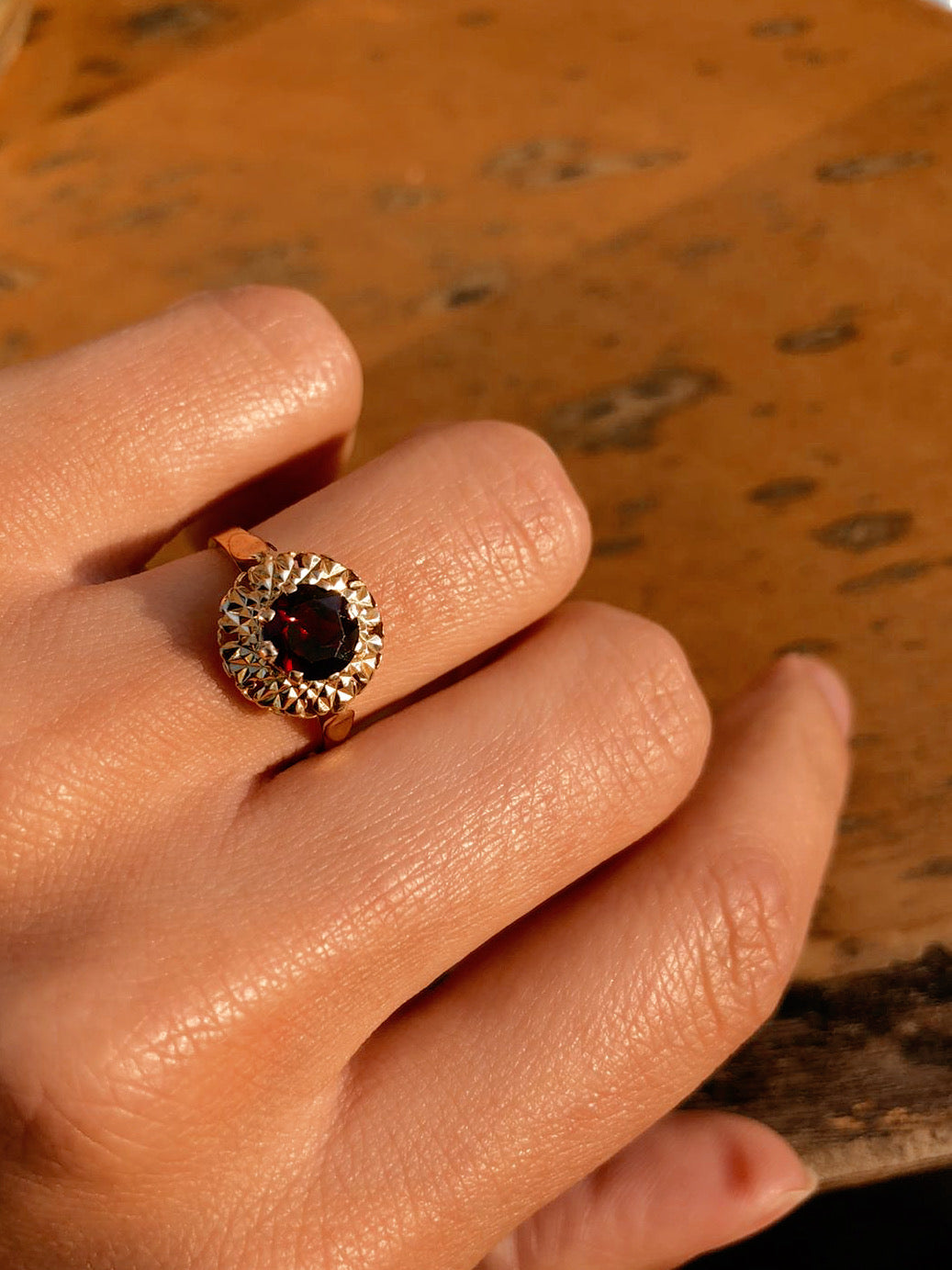 Bague Grenat en or jaune 18k