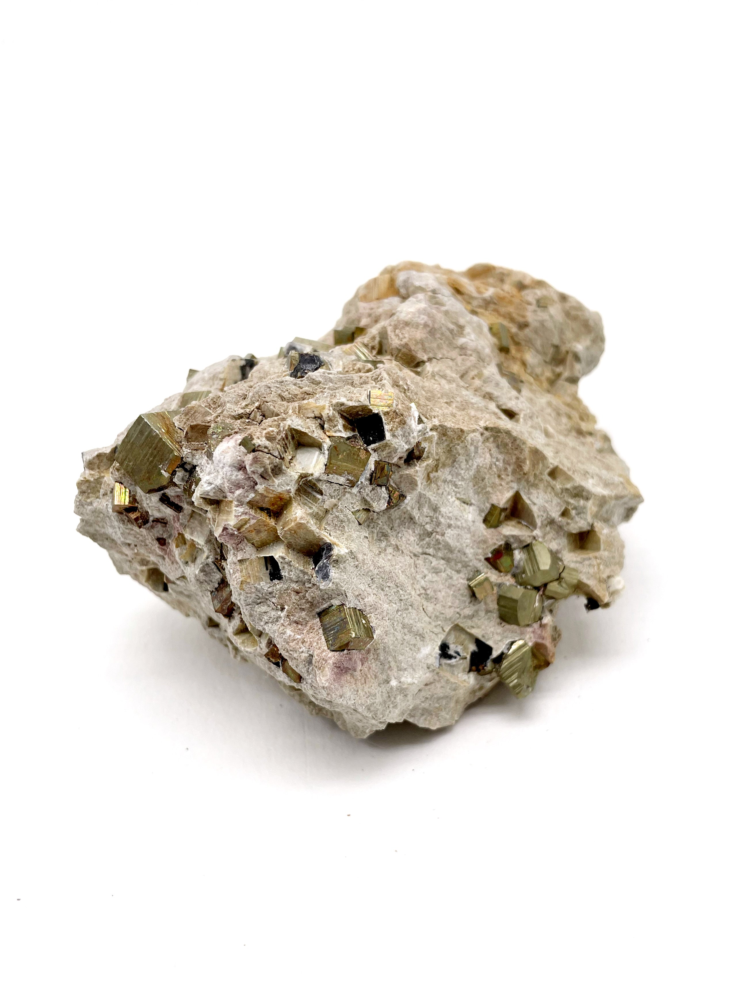 Cubes de pyrite sur gangue 3185 carats